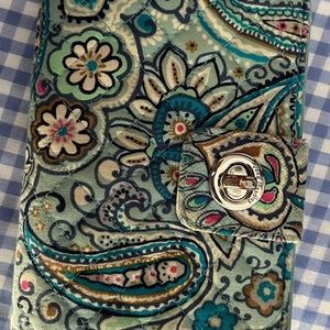 Vera Bradley Turnlock wallet in Daisy Dot Paisley